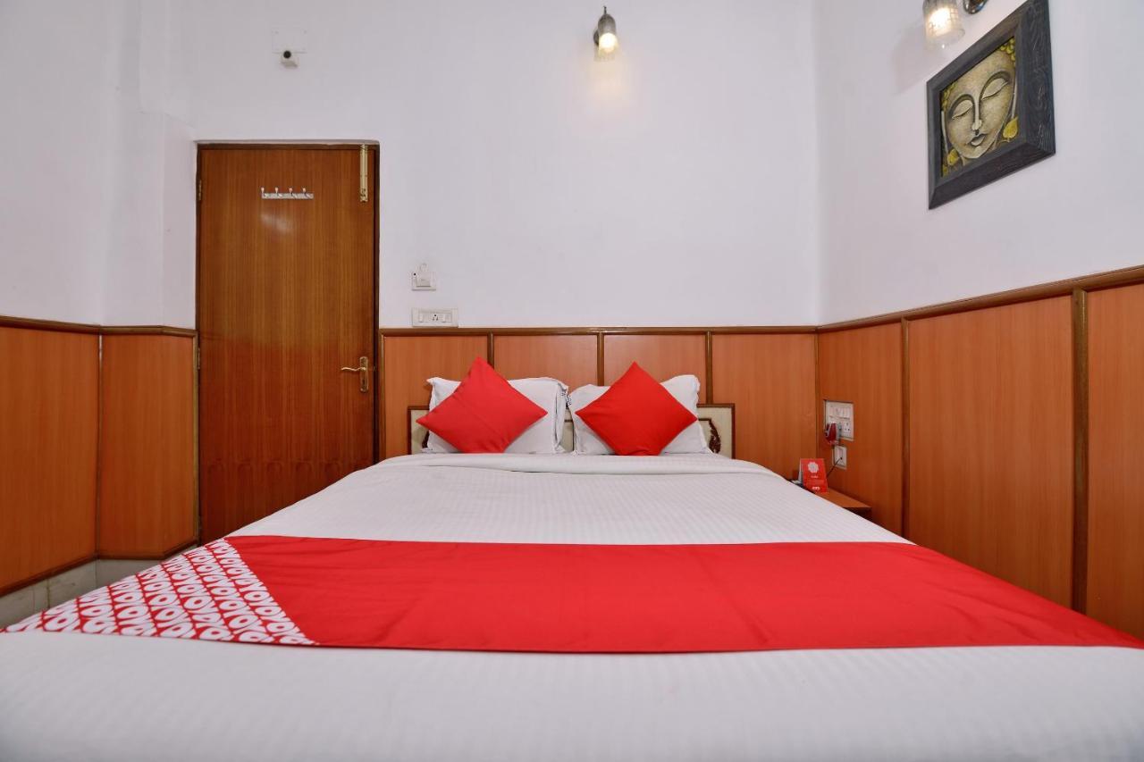 Oyo 3436 Shree Utsav Palace Guest House Колката Екстериор снимка
